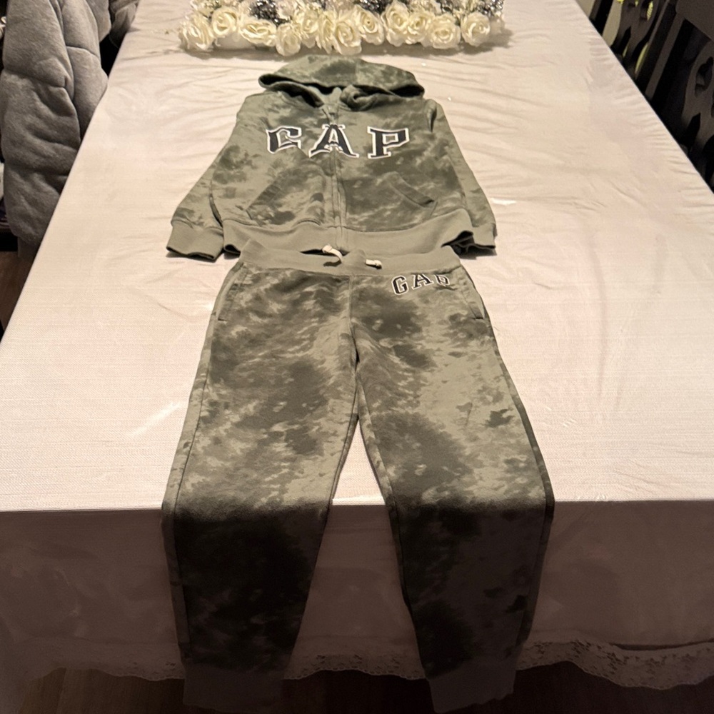 GAP Kids Olive Jogger Set